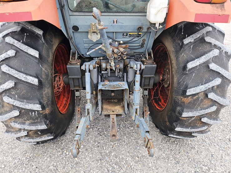 2008-kubota-m7040-image-12