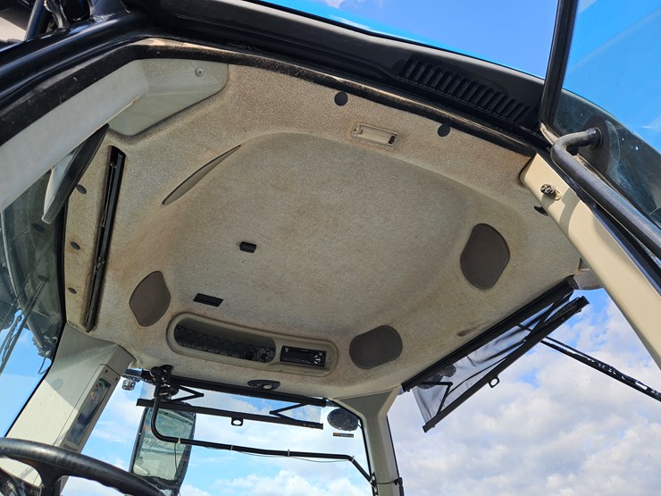 2015-new-holland-t8.410-image-6