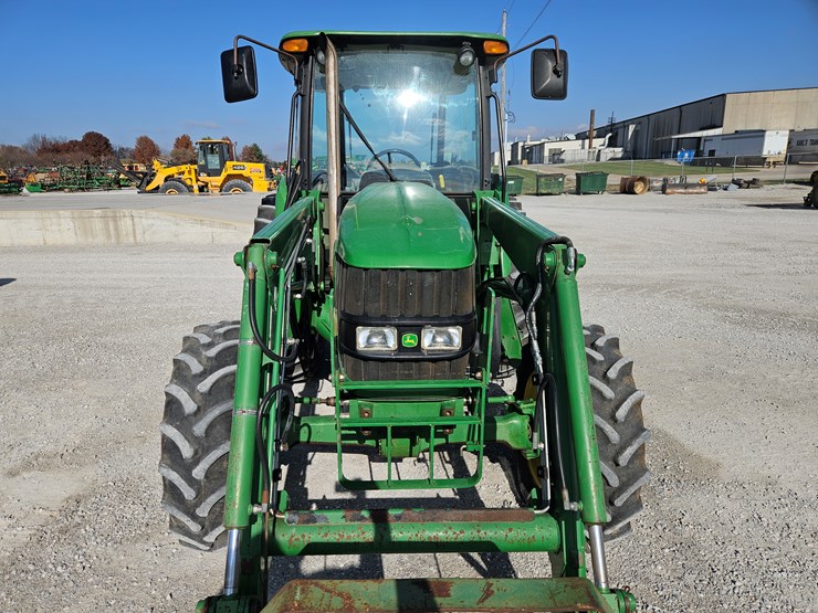 2011-john-deere-6100d-image-4