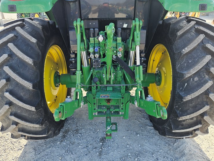 2024-john-deere-6140m-image-15