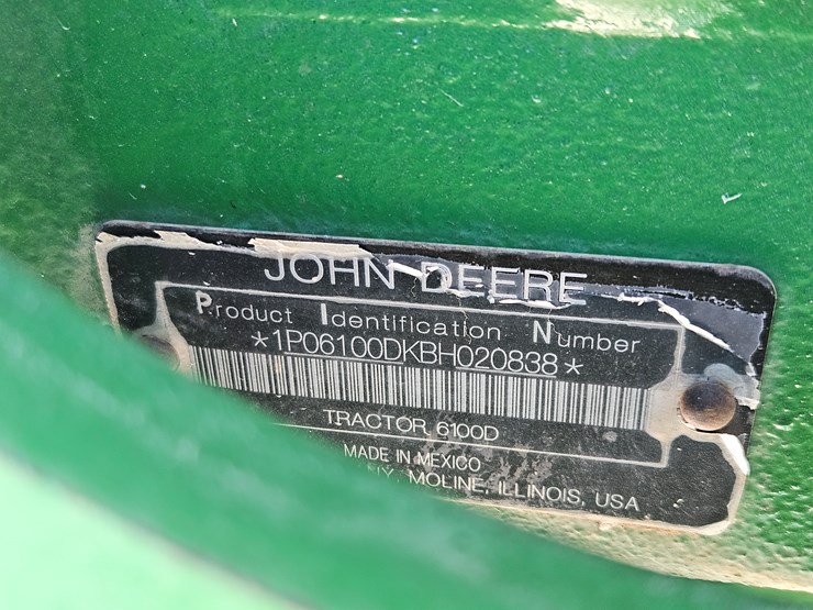 2011-john-deere-6100d-image-22