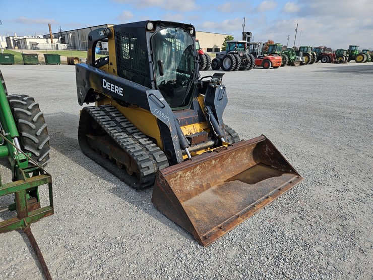 2010-deere-333d-image-24