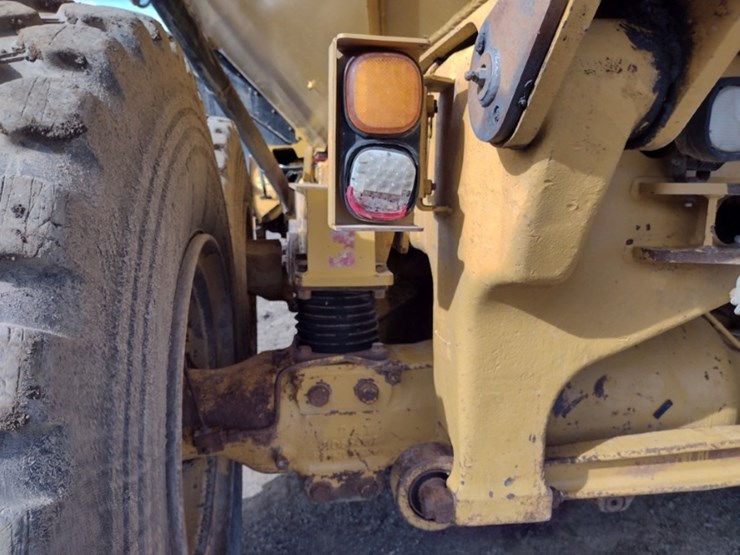 caterpillar-725-image-29