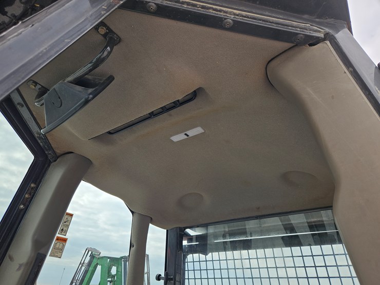 2012-case-850l-xlt-image-13