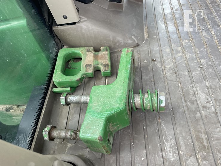 2013-john-deere-6150r-image-23