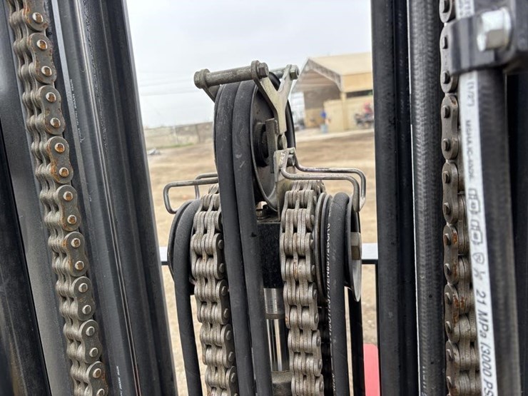 2021-caterpillar-gp30n-image-14