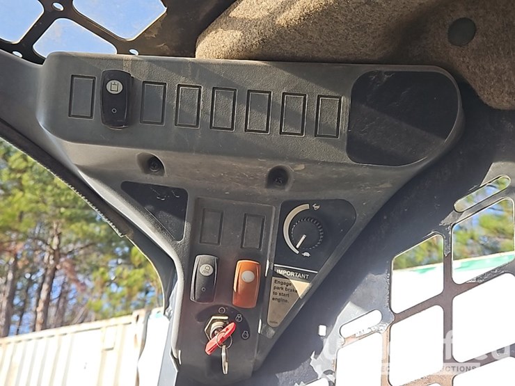 2012-deere-328d-image-25