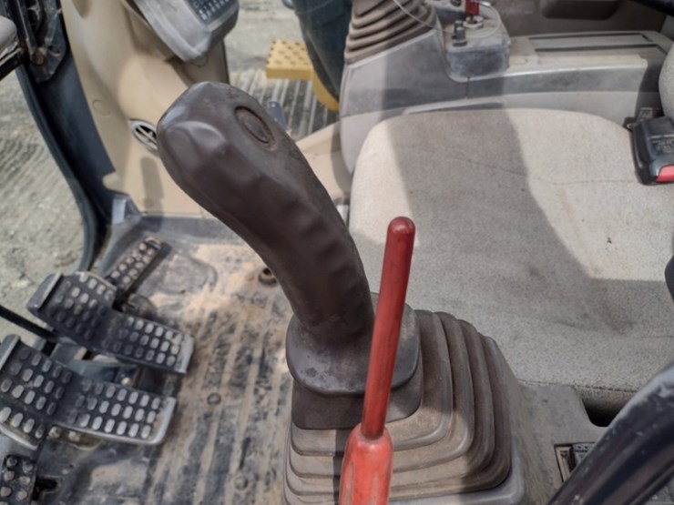 deere-225d-lc-image-11