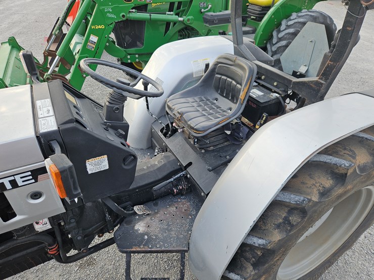 #203585-•-white-6045-tractor-image-10