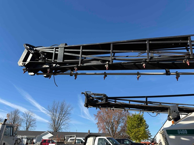 willmar-8400-sprayer-image-31