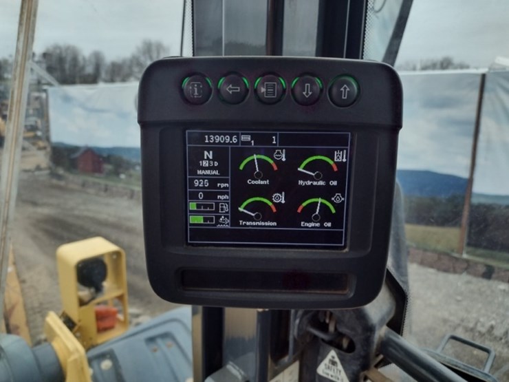 19-deere-824k-image-7