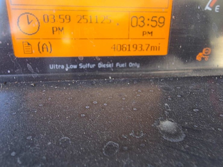 2014-volvo-10-image-17