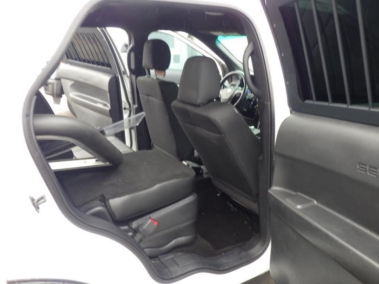 2016-ford-explorer-image-8