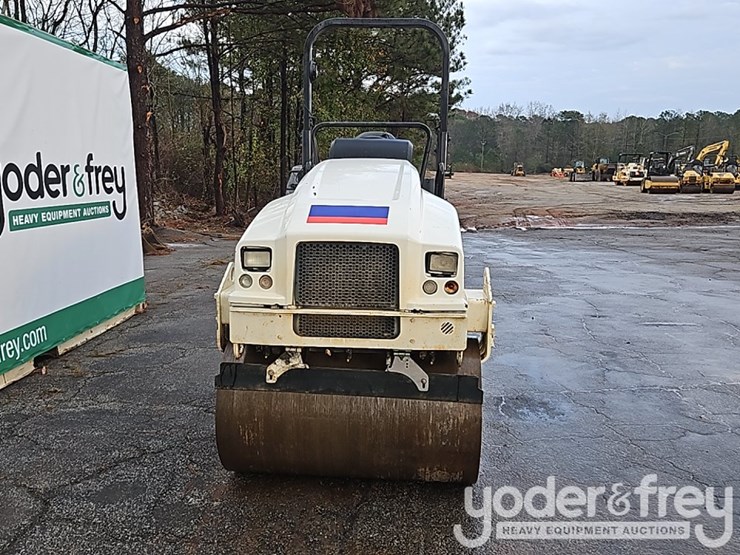 2014-caterpillar-cb24b-image-6