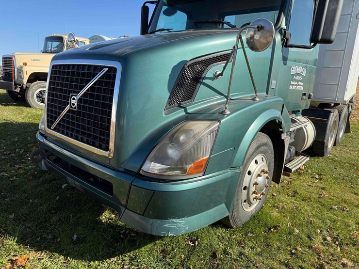 volvo-d13-semi-image-13