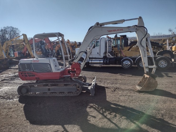 takeuchi-tb250-image-3