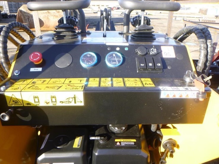 2025-agt-mx-mrt14-skid-steer-track-loader-image-12