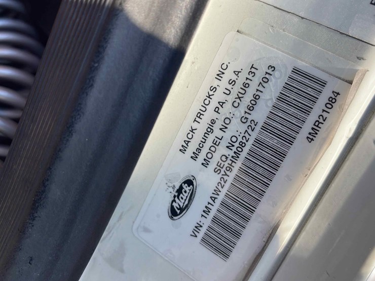 2017-mack-cxu613t-image-6