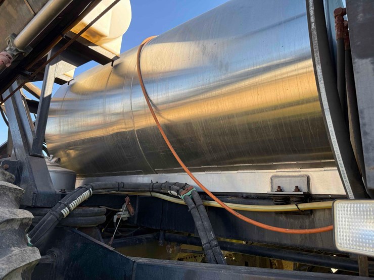 willmar-8400-sprayer-image-21