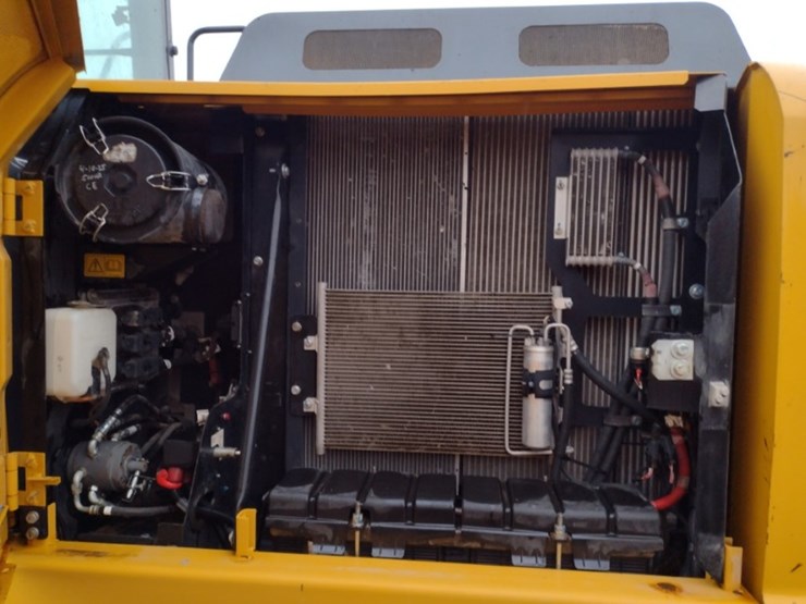 deere-200-lc-image-44