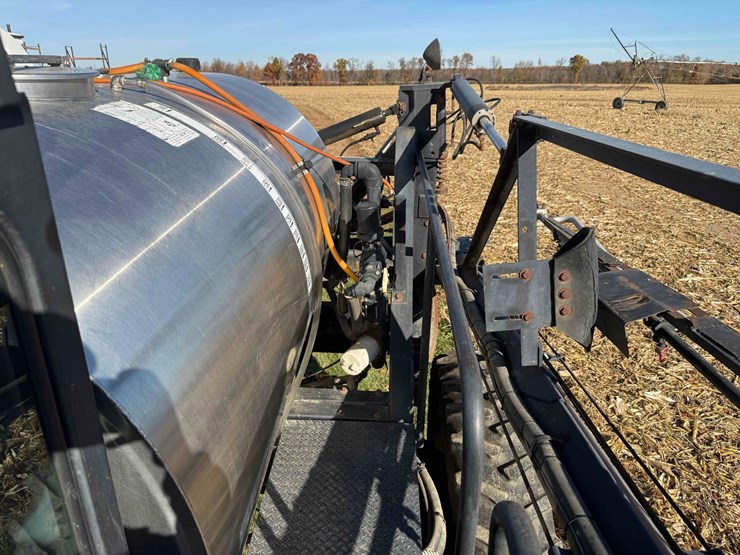 willmar-8400-sprayer-image-36