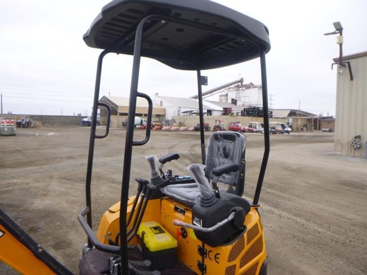 2025-vicsec-vc15p-hydraulic-excavator-image-18