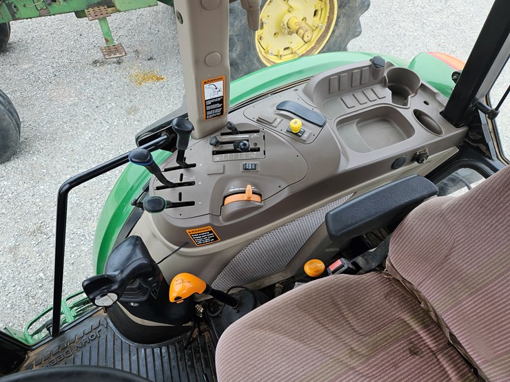 2016-john-deere-6120e-image-19