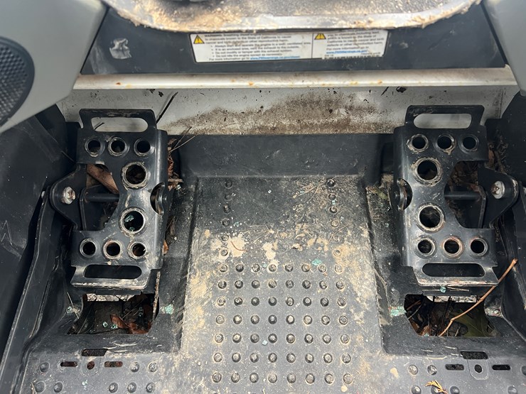 2020-bobcat-t595-image-12