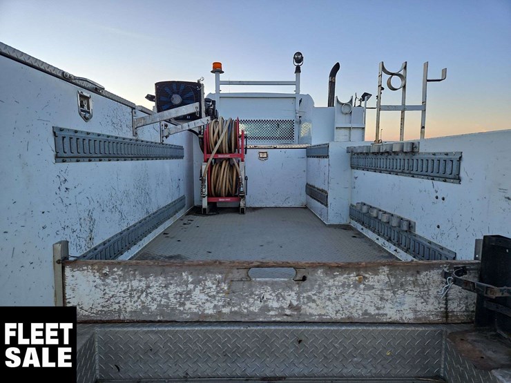 2005-freightliner-m2-106-image-49