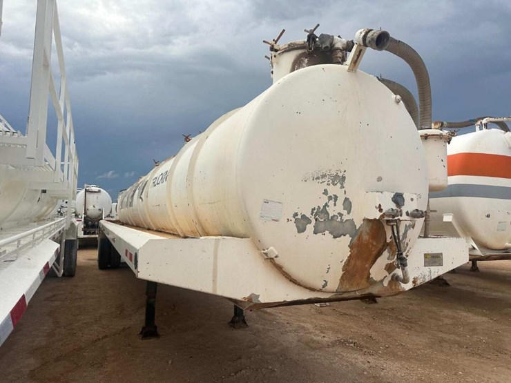 2018-pinsa-130bbl-vacuum-trailer-image-2