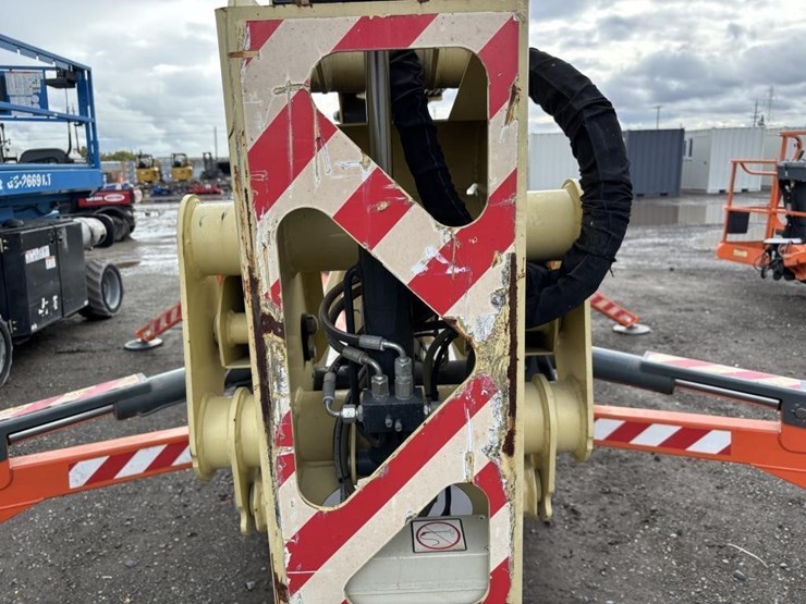 2014-jlg-x700aj-image-19