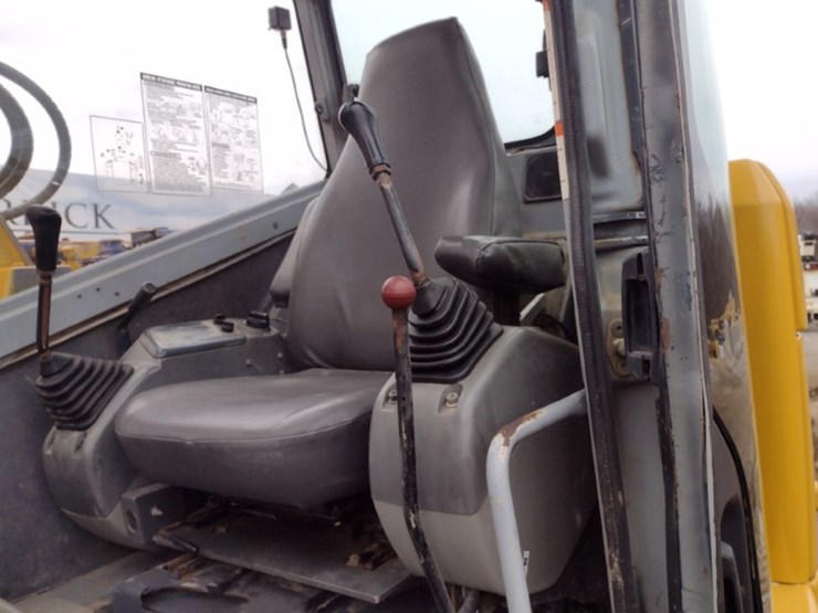 komatsu-pc128uu-2-image-12