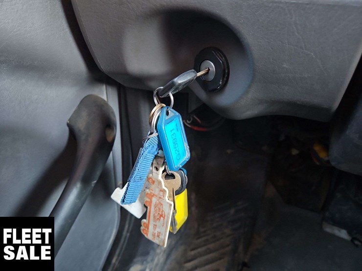 2005-freightliner-m2-106-image-24