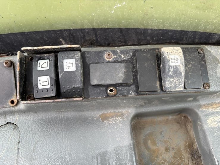 2013-jlg-g5-18a-image-31