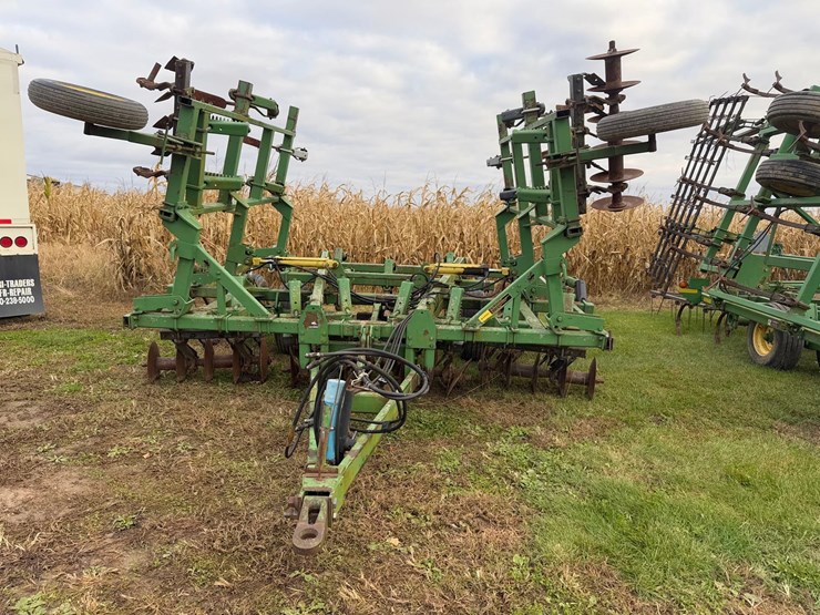 17-shank-john-deere-disc-chisel-image-3