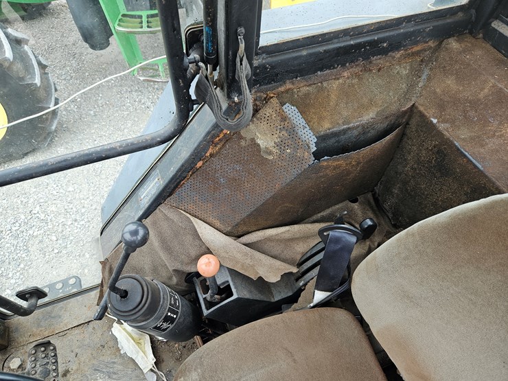 1996-john-deere-5200-image-9