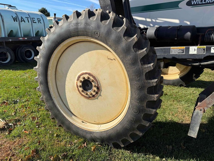 willmar-8400-sprayer-image-11