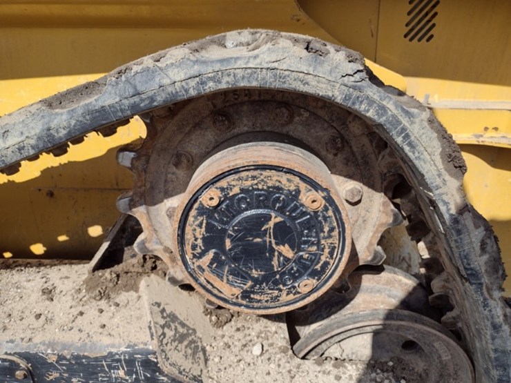 18-deere-323e-image-20