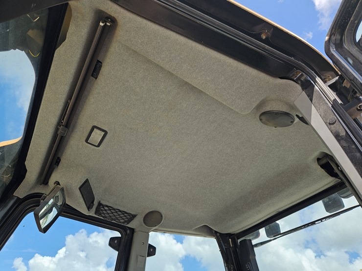 #203035-•-2021-caterpillar-416st-backhoe-image-8