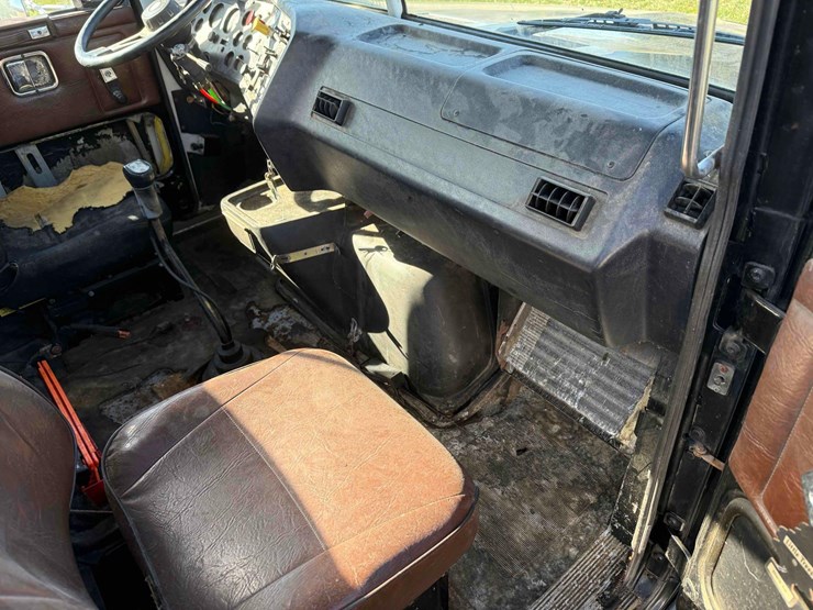 1990-cummins-m11-image-26