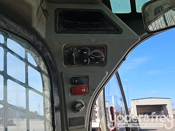 2021-caterpillar-299d3-image-28