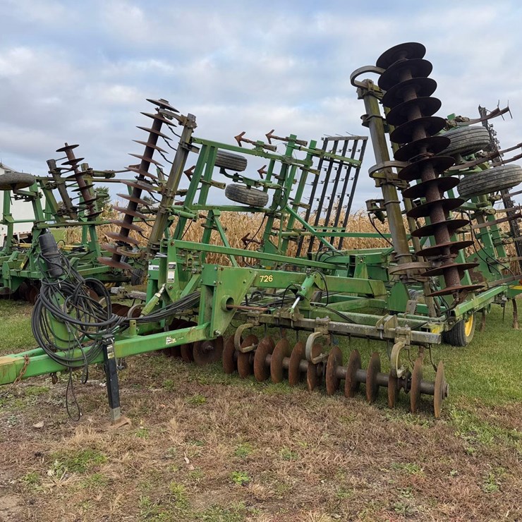 JOHN DEERE 726