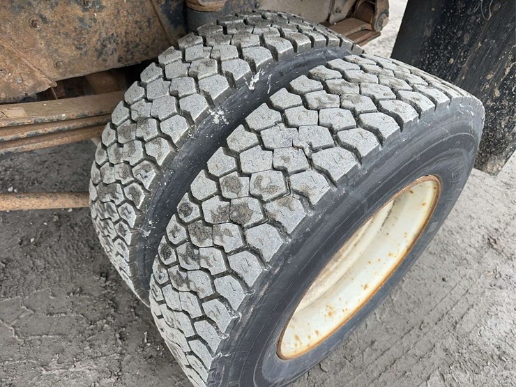 2005-gmc-topkick-c5500-image-10