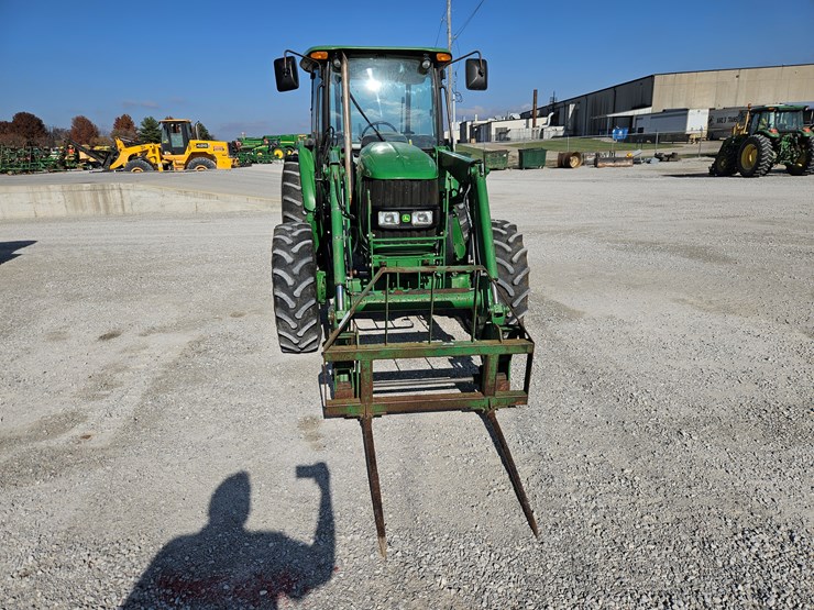 2011-john-deere-6100d-image-2