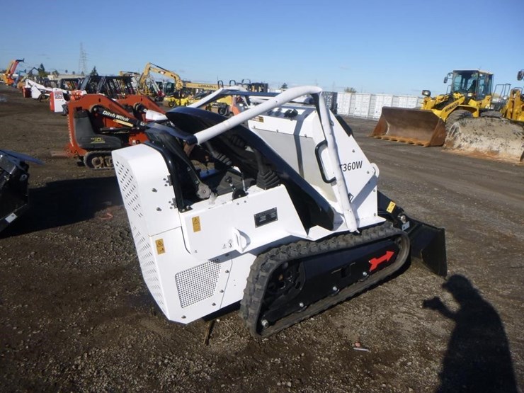 2025-bison-tele-bt360w-skid-steer-track-loader-image-3