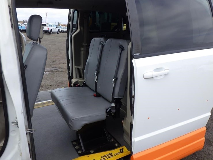 2014-dodge-grand-caravan-image-7