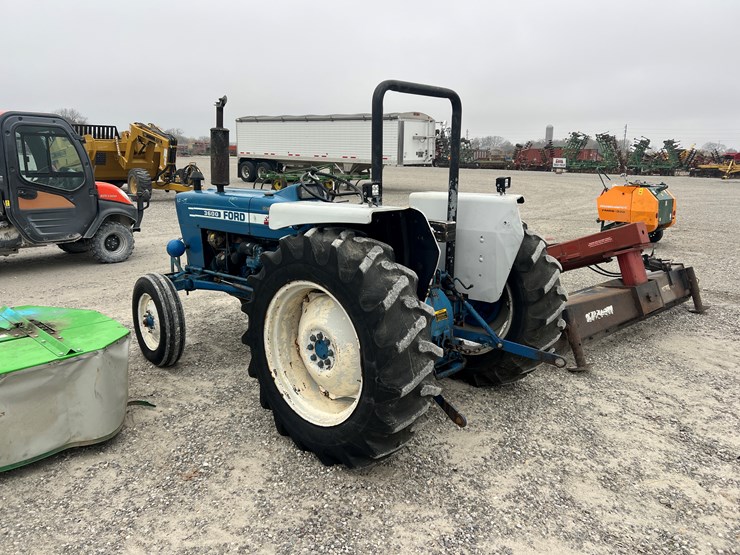 1975-ford-3600-image-9