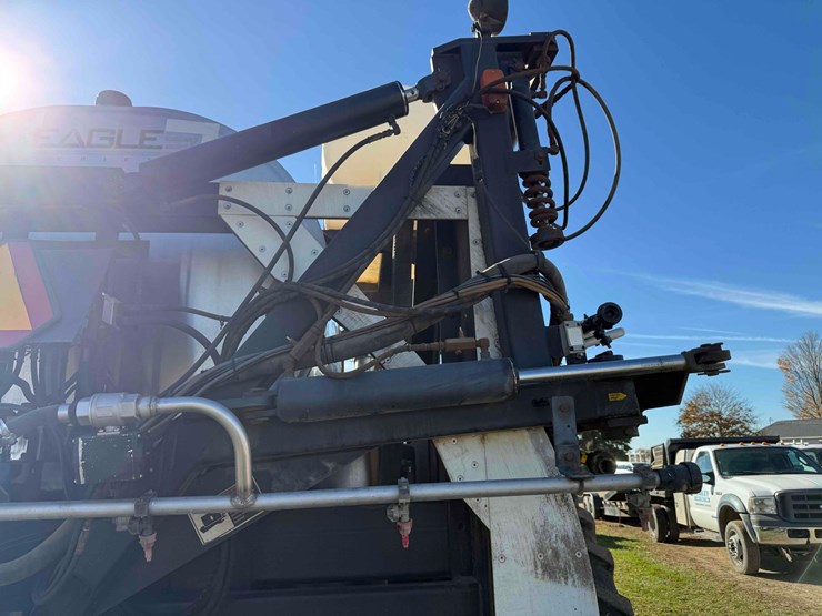 willmar-8400-sprayer-image-18