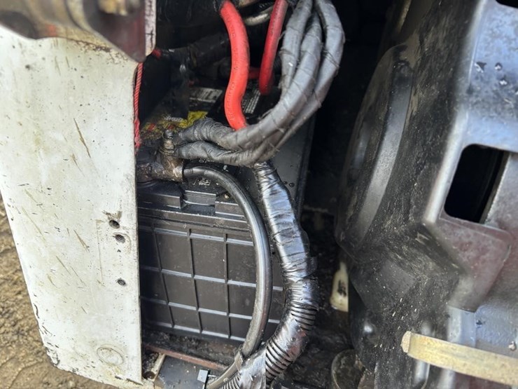 2012-bobcat-s175-image-31