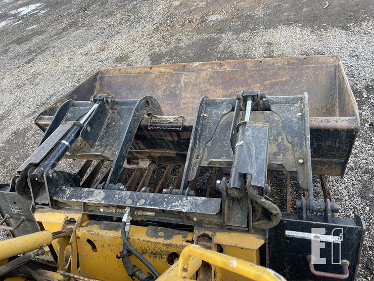 2006-deere-ct322-image-7